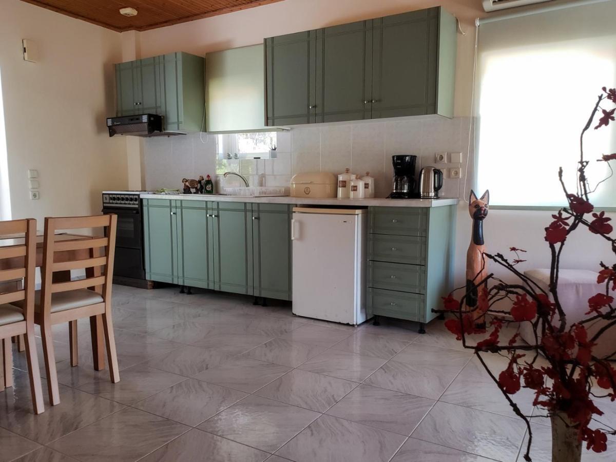 Malibu Studios & Apartments Lassi  Extérieur photo