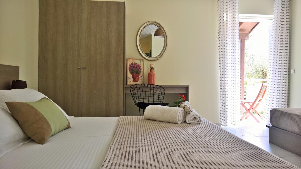 Malibu Studios & Apartments Lassi  Extérieur photo
